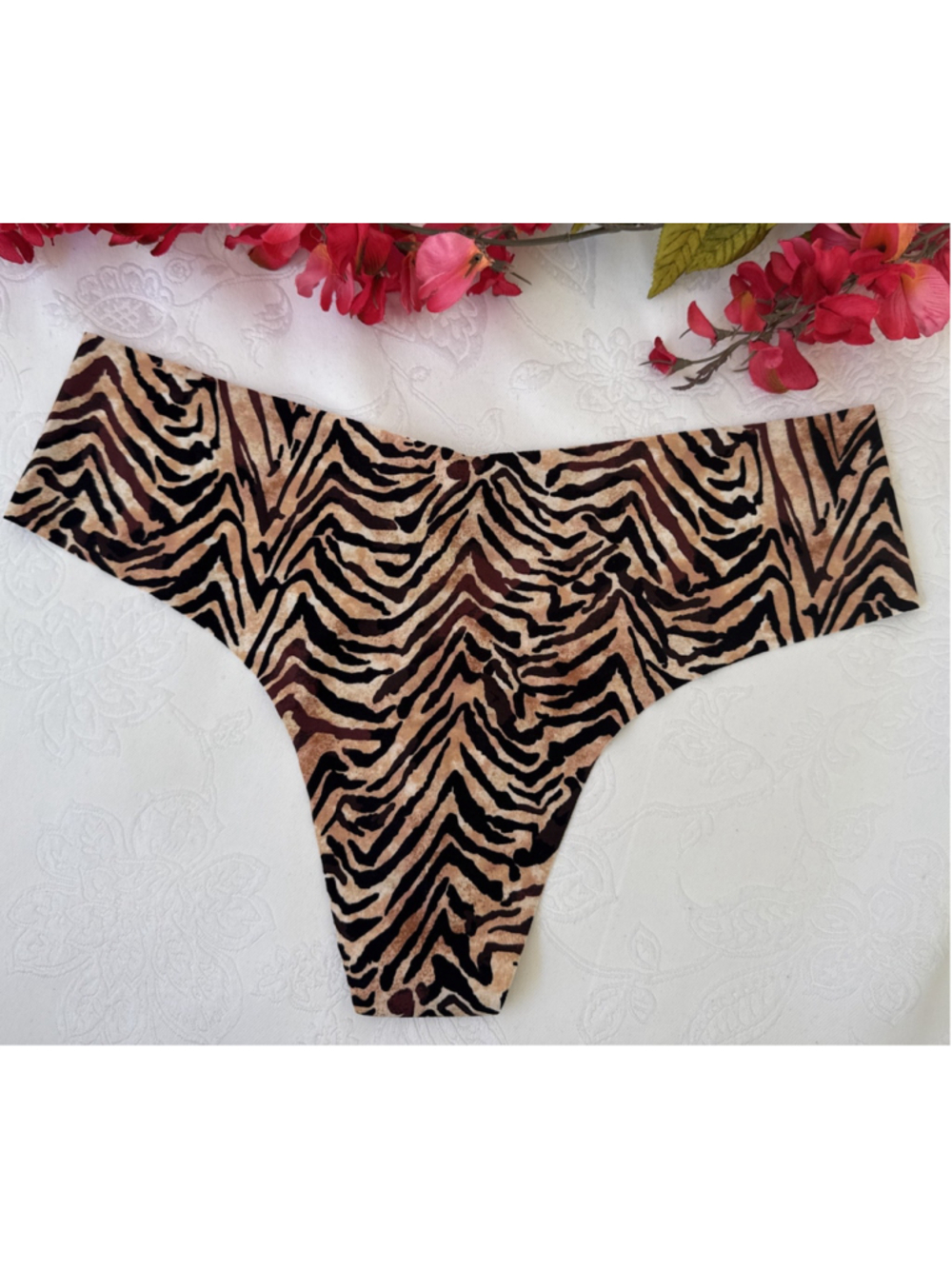 VICTORIA'S SECRET S BLACK BROWN ANIMAL PRINT SEAMLESS THONG STRING PANTIES NWT